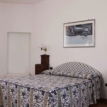 Italia ホテル 3*