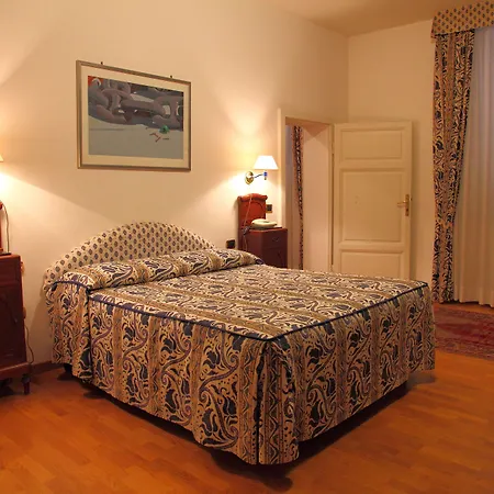 酒店 Italia 皮昂比诺